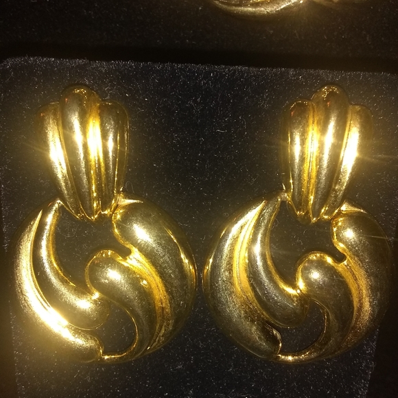 ELEGANT!/ 3PC GOLDENTONE NECKLACE SET ❤️ - Picture 9 of 10